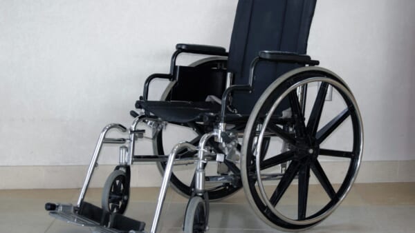 車椅子クッションの底付き防止対策！床ずれを防ぐ素材と選び方の基準